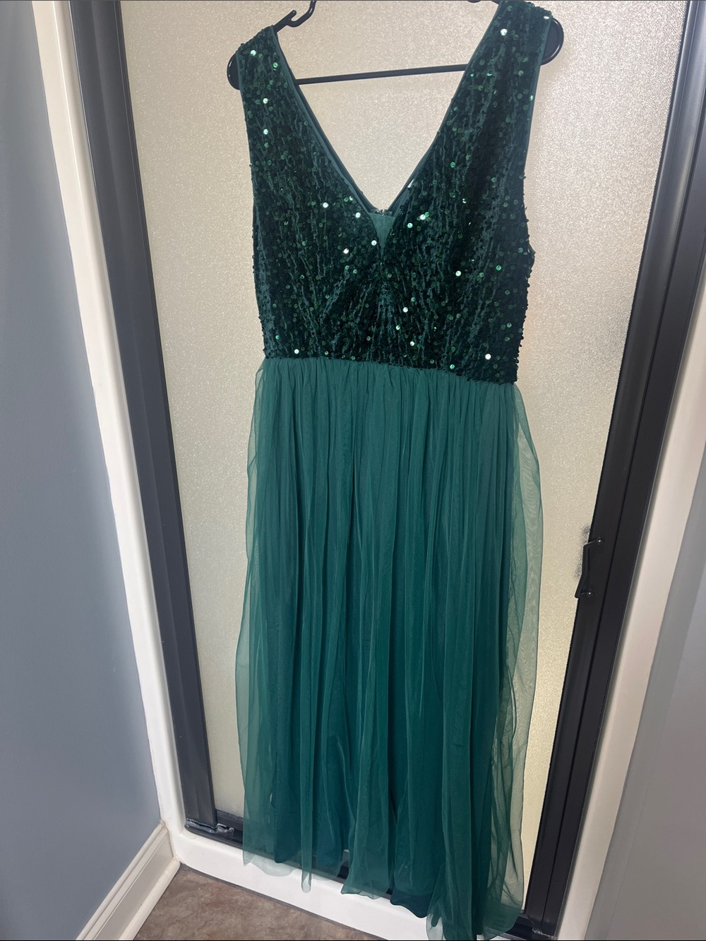 Green Sequin V-Neck Tulle Evening Dress